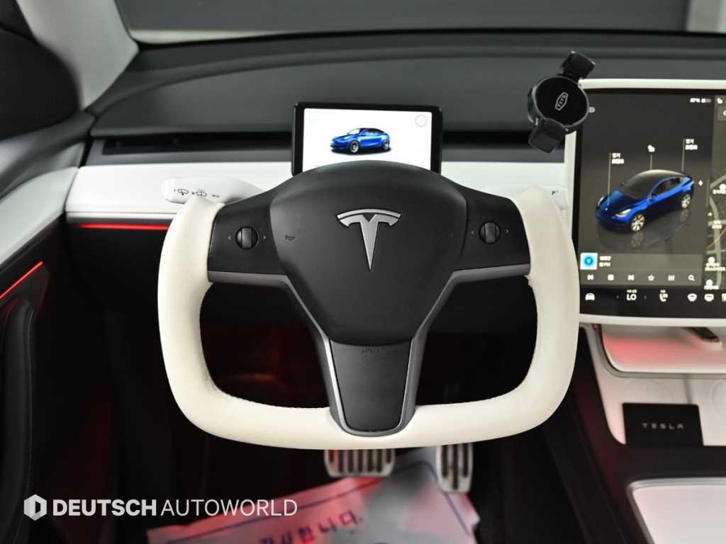 Tesla Model Y — photo 13
