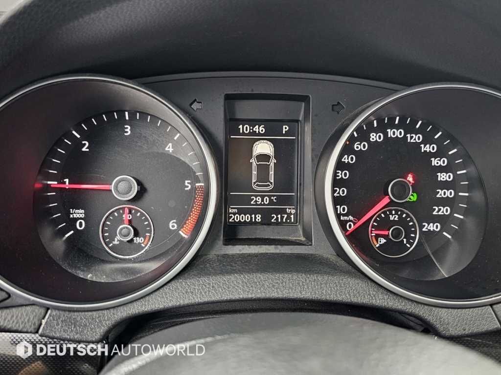 Volkswagen Golf — photo 08