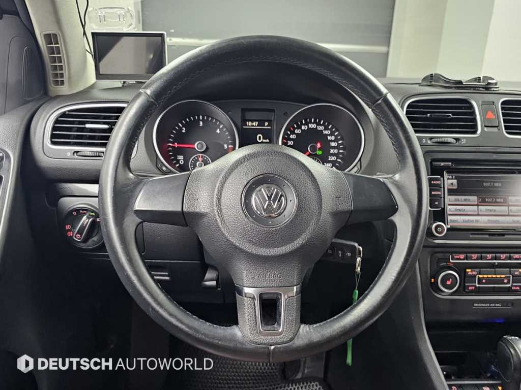 Volkswagen Golf — photo 13