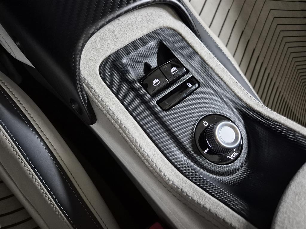 Maserati MC20 — photo 16