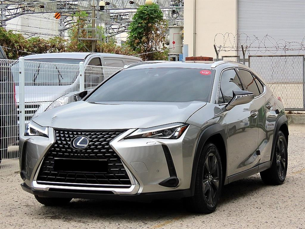 Lexus UX — photo 02