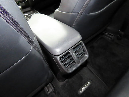 Lexus UX — photo 17