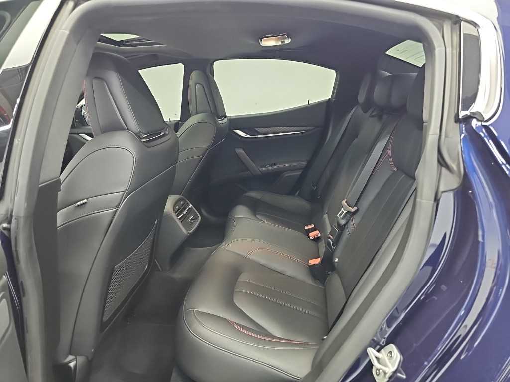 Maserati Ghibli — photo 12