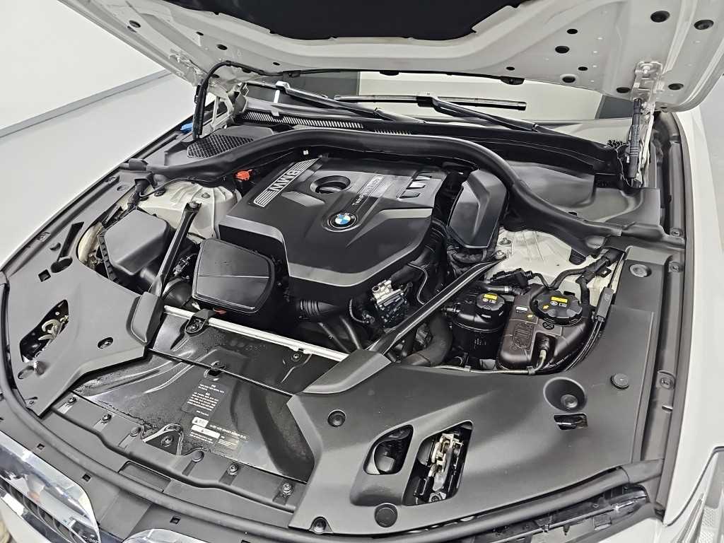 BMW 5-Series — photo 05