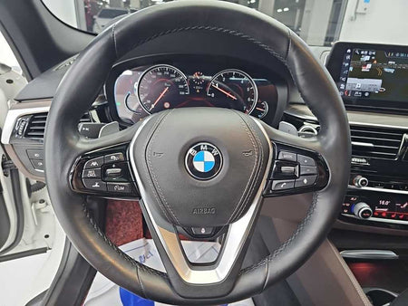 BMW 5-Series — photo 09
