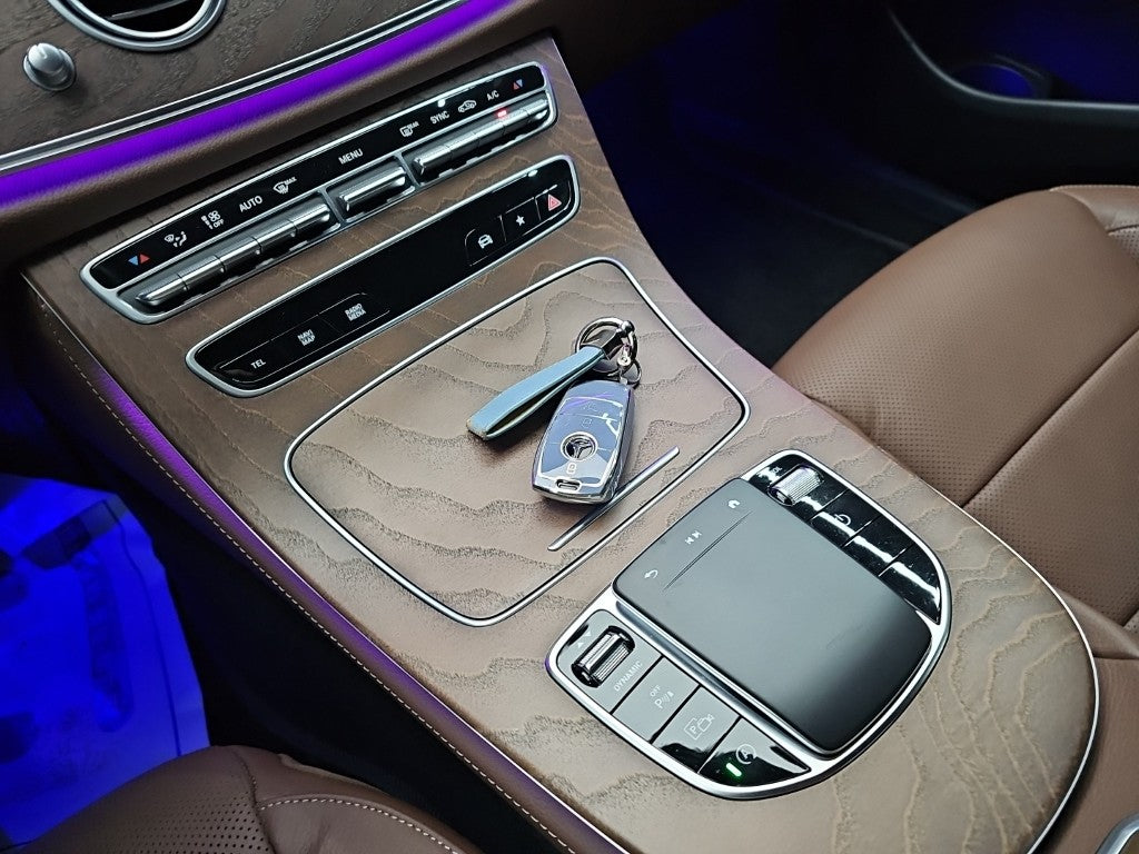 Mercedes-Benz E-Class — photo 10