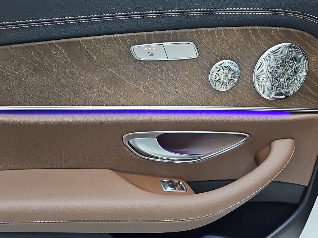 Mercedes-Benz E-Class — photo 13