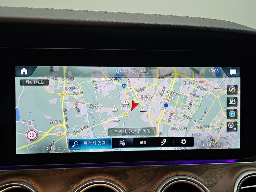 Mercedes-Benz E-Class — photo 15