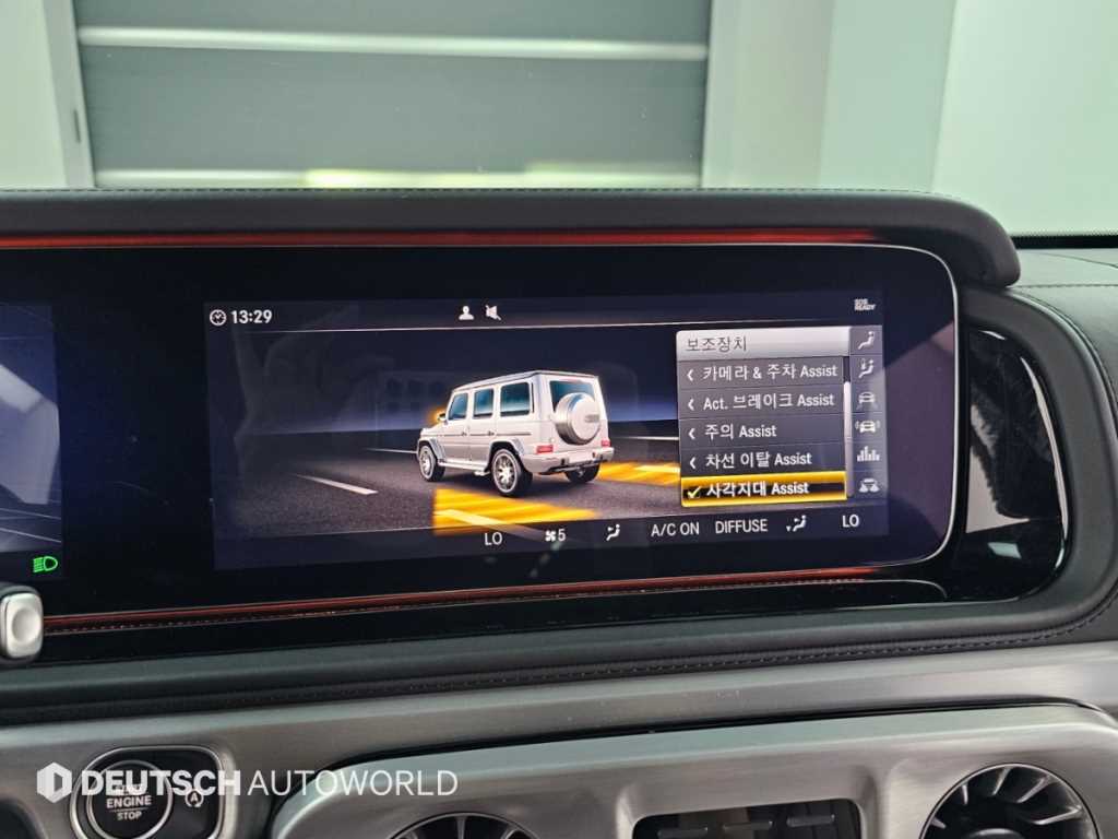 Mercedes-Benz G-Class — photo 17