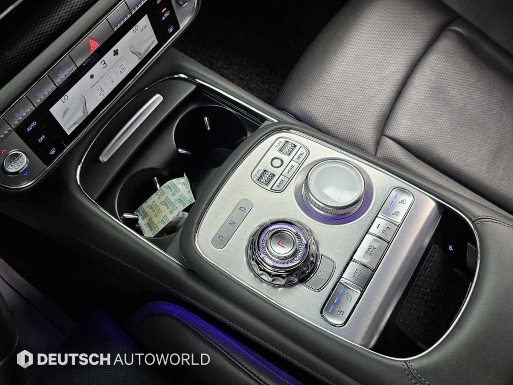 Genesis G90 — photo 09