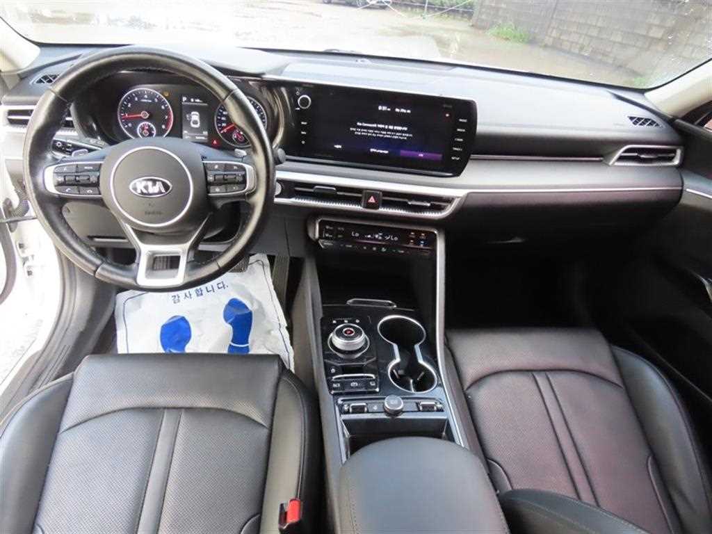 Kia K5 — photo 08