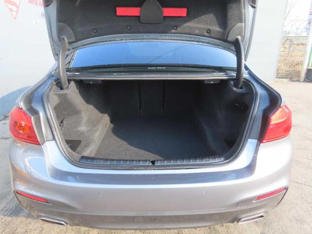 BMW 5-Series — photo 05
