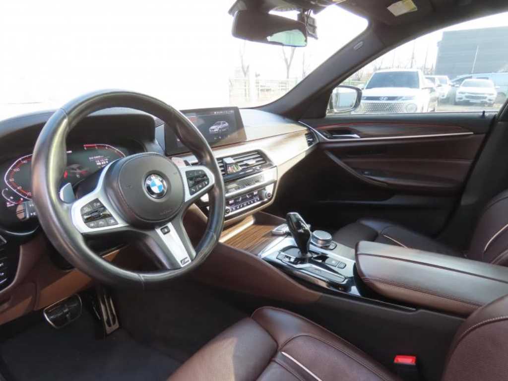 BMW 5-Series — photo 10