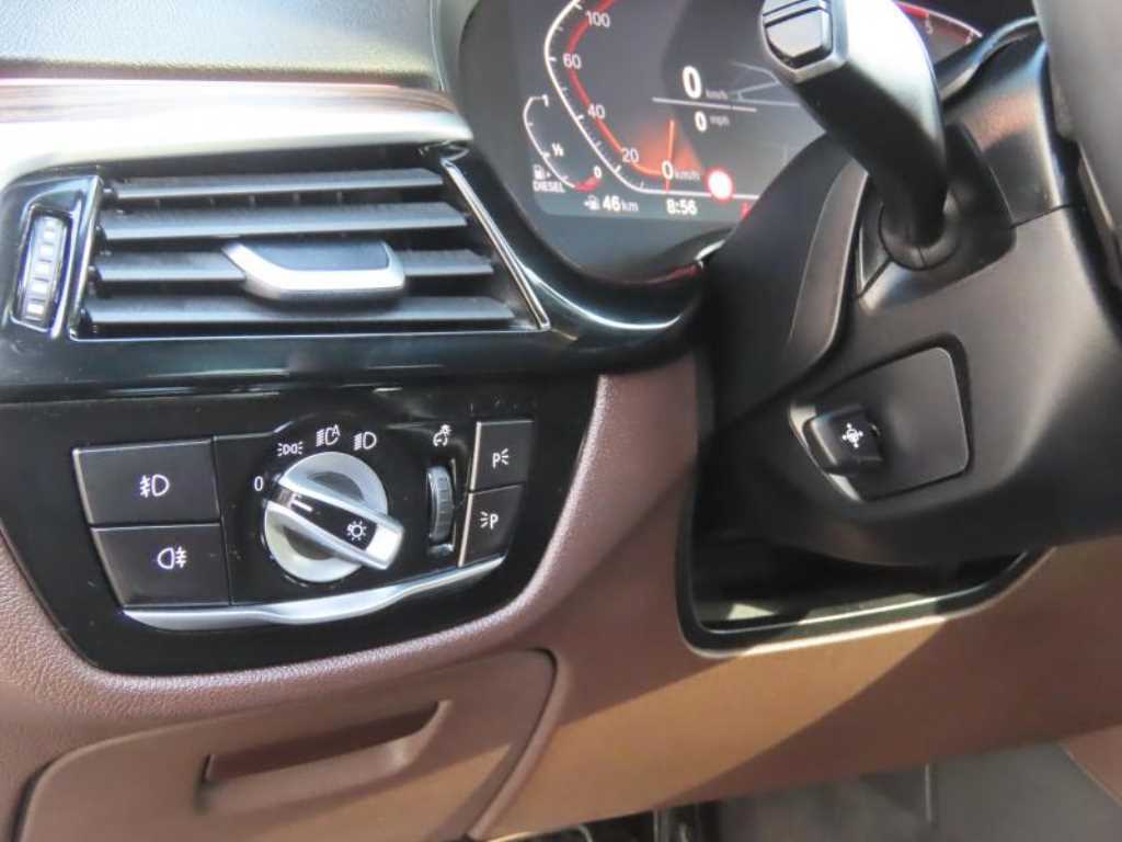 BMW 5-Series — photo 11