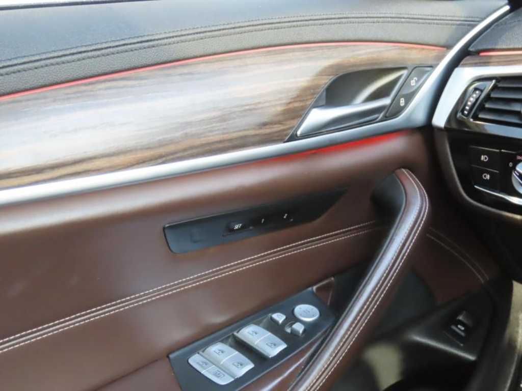 BMW 5-Series — photo 15