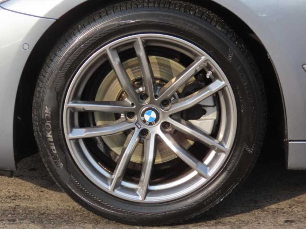 BMW 5-Series — photo 20