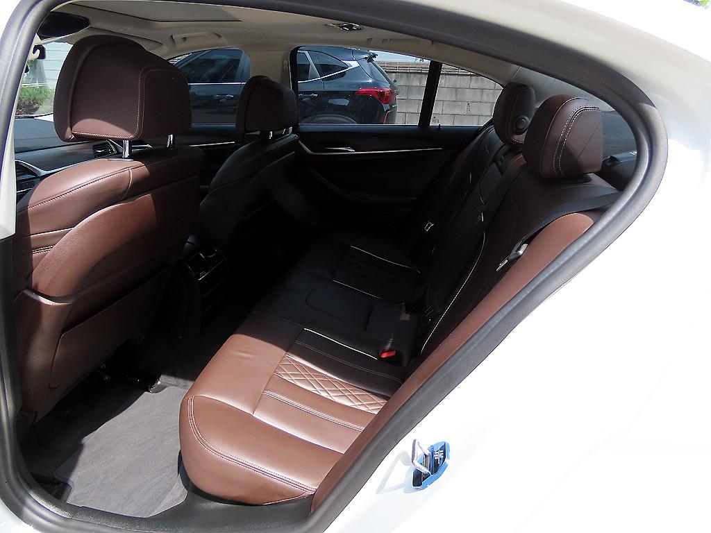 BMW 5-Series — photo 06