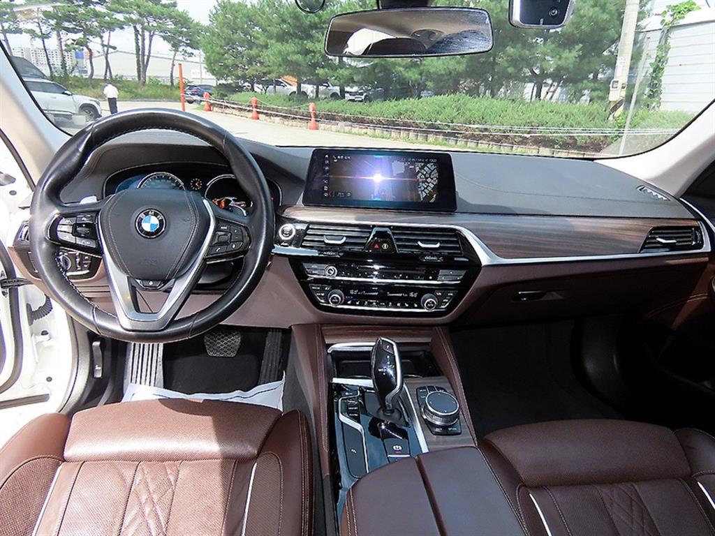 BMW 5-Series — photo 07