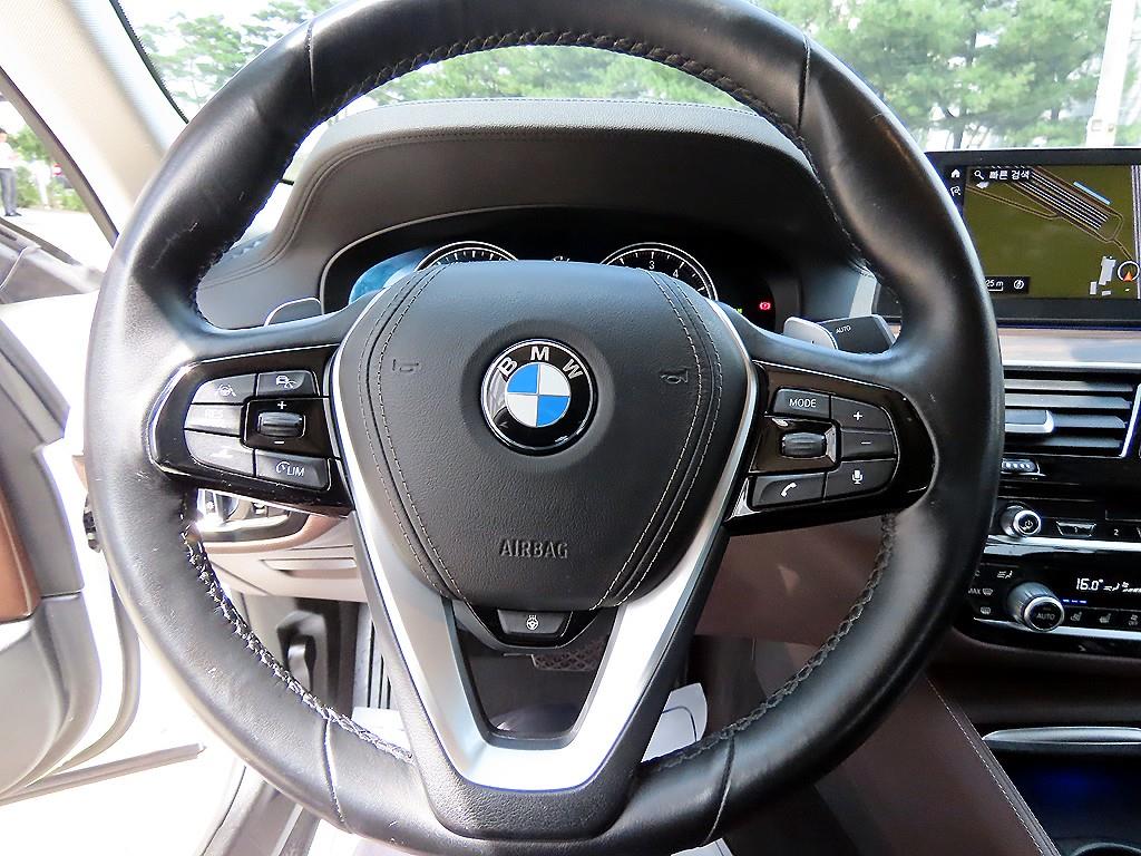 BMW 5-Series — photo 08