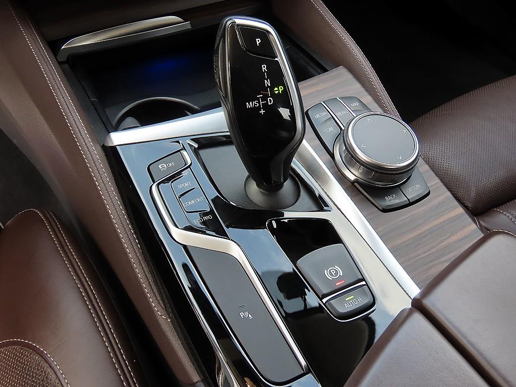 BMW 5-Series — photo 11