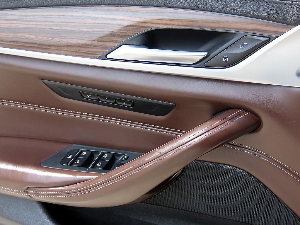 BMW 5-Series — photo 12