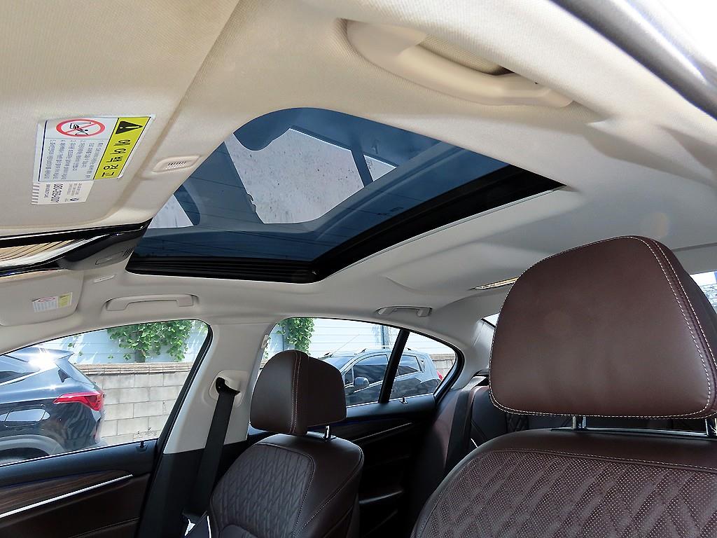 BMW 5-Series — photo 18