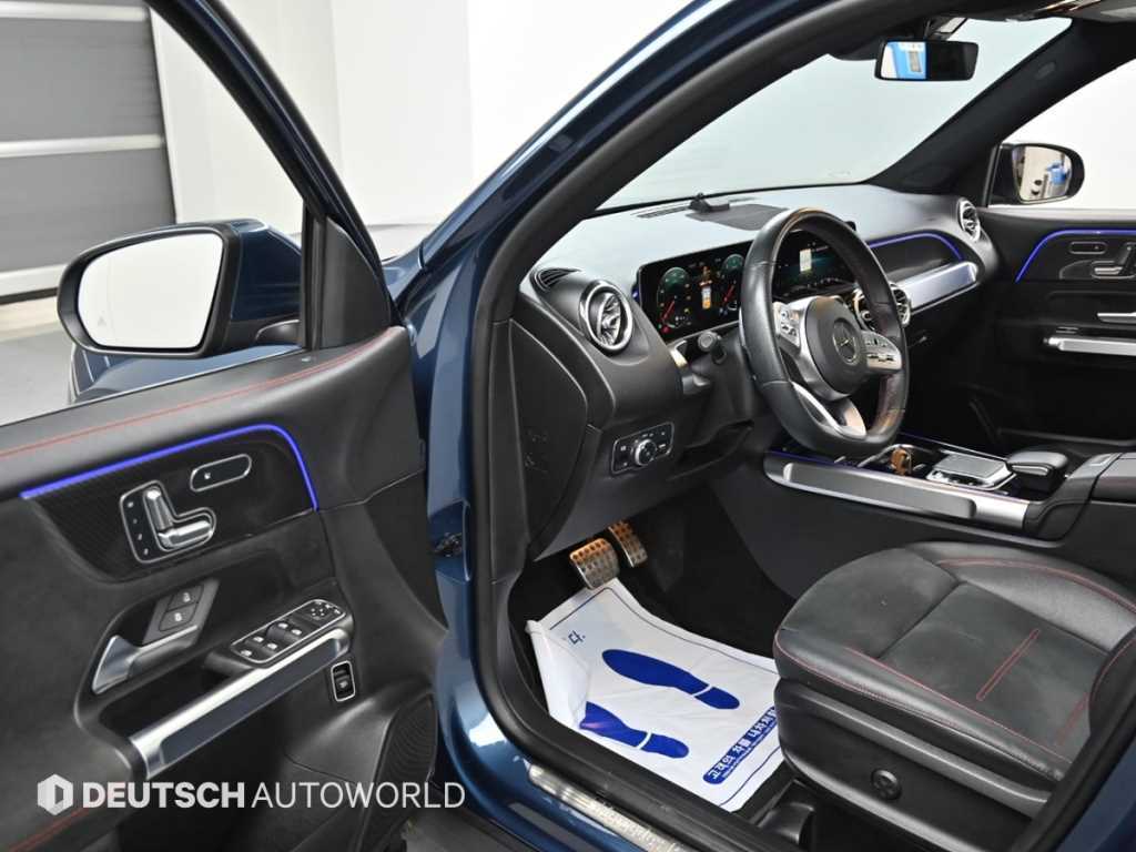 Mercedes-Benz GLB-Class — photo 11