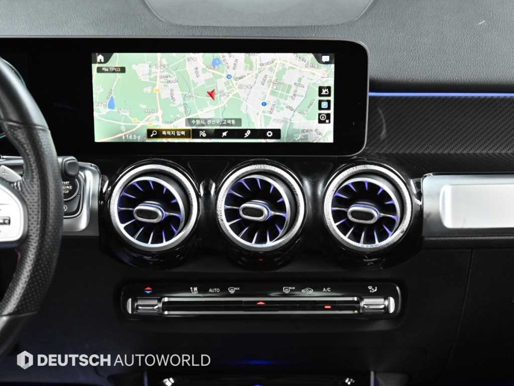 Mercedes-Benz GLB-Class — photo 14