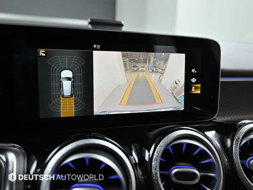 Mercedes-Benz GLB-Class — photo 15