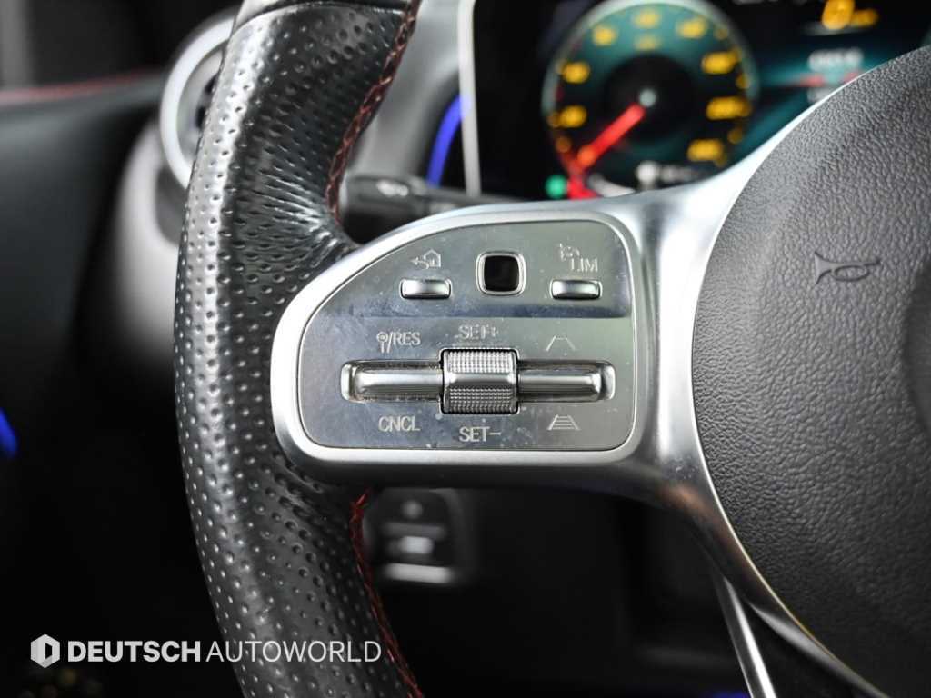 Mercedes-Benz GLB-Class — photo 16