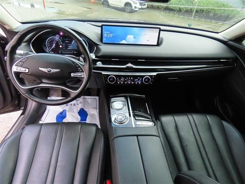 Genesis G80 — photo 09