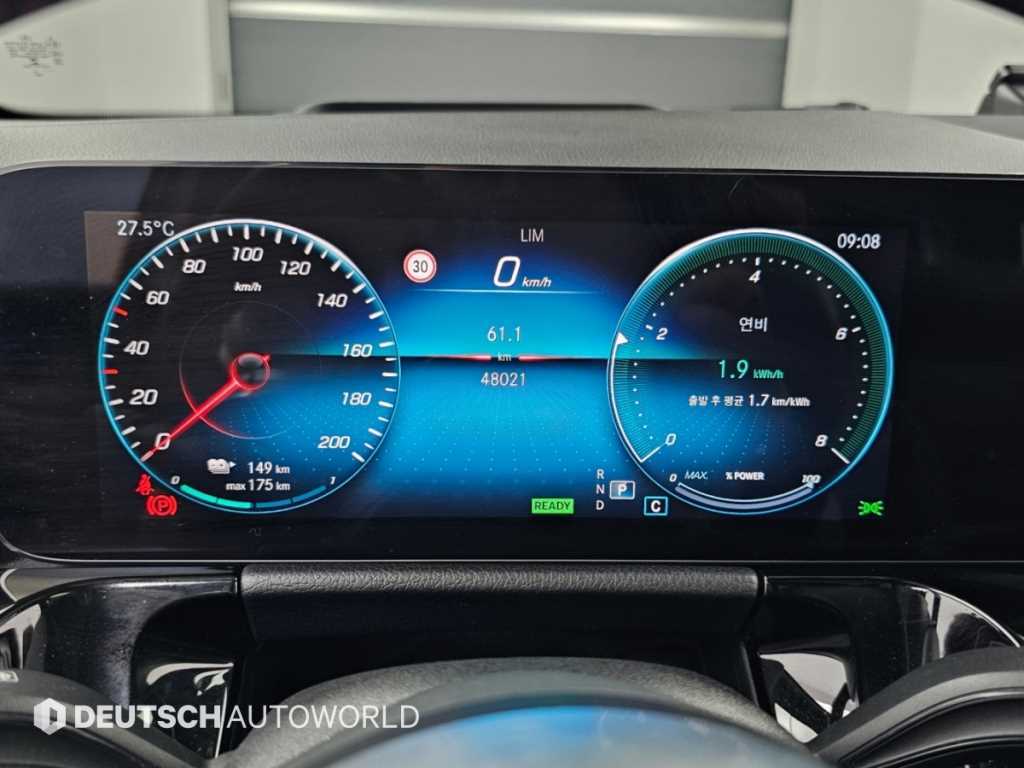 Mercedes-Benz EQA — photo 08