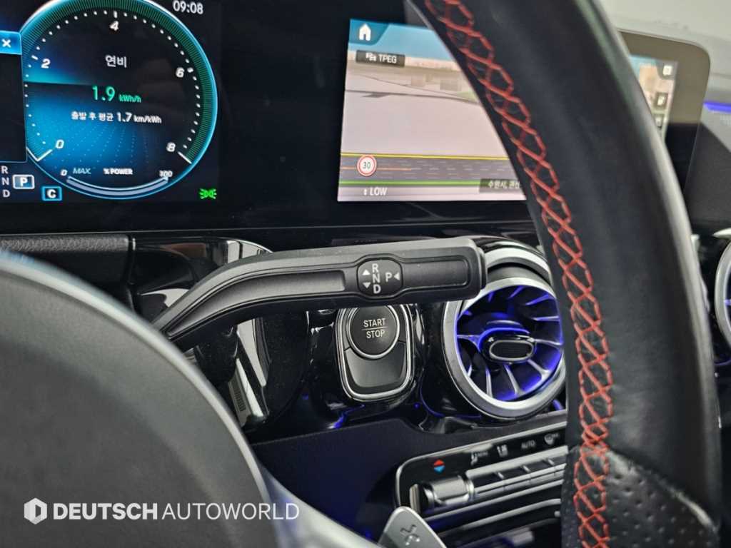 Mercedes-Benz EQA — photo 09