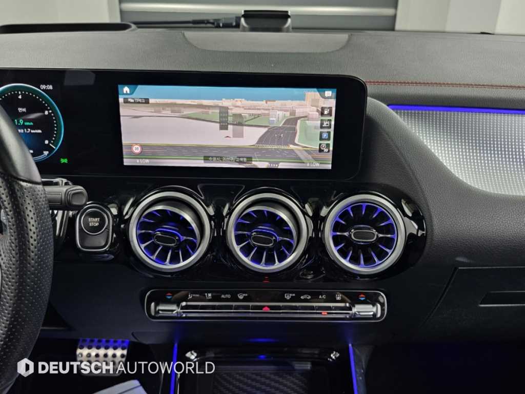 Mercedes-Benz EQA — photo 14