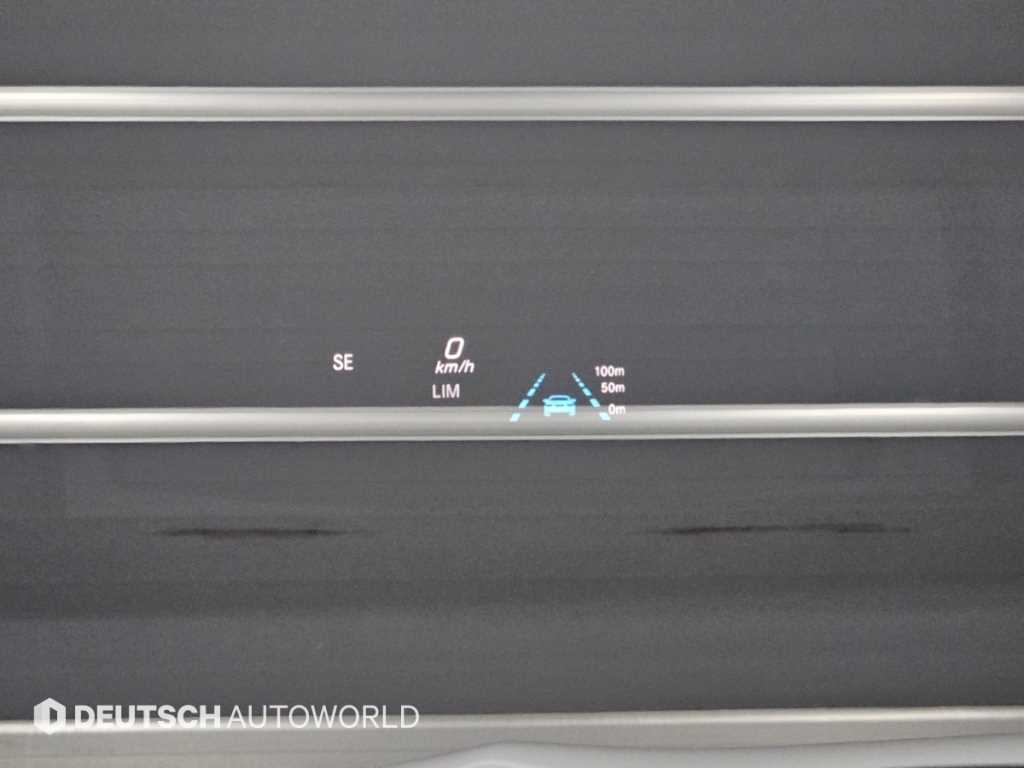 Mercedes-Benz EQA — photo 17
