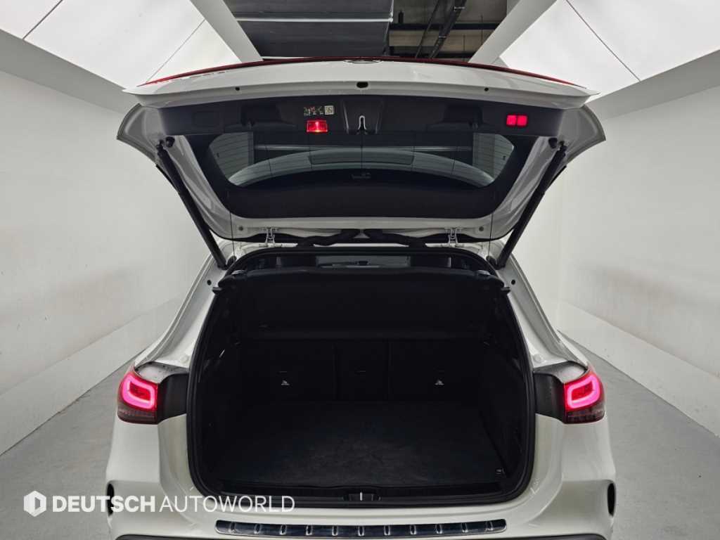Mercedes-Benz EQA — photo 19