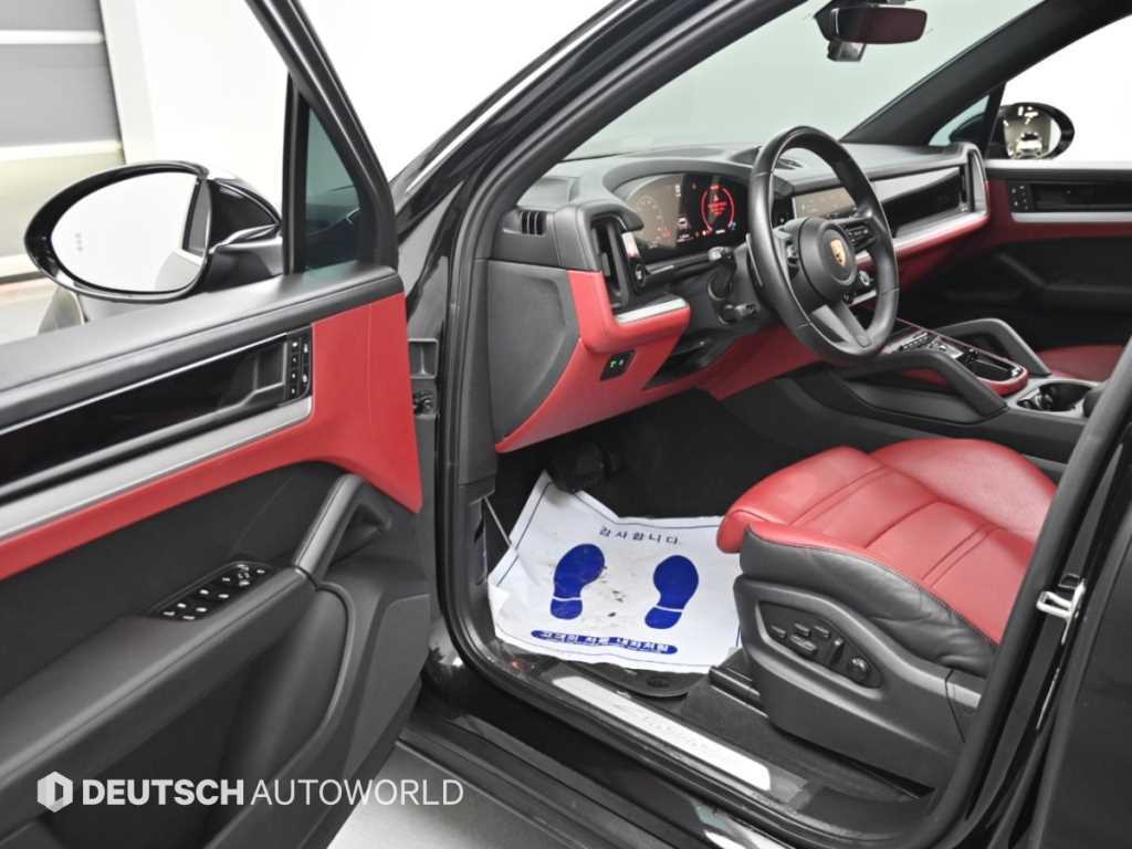 Porsche Cayenne — photo 11