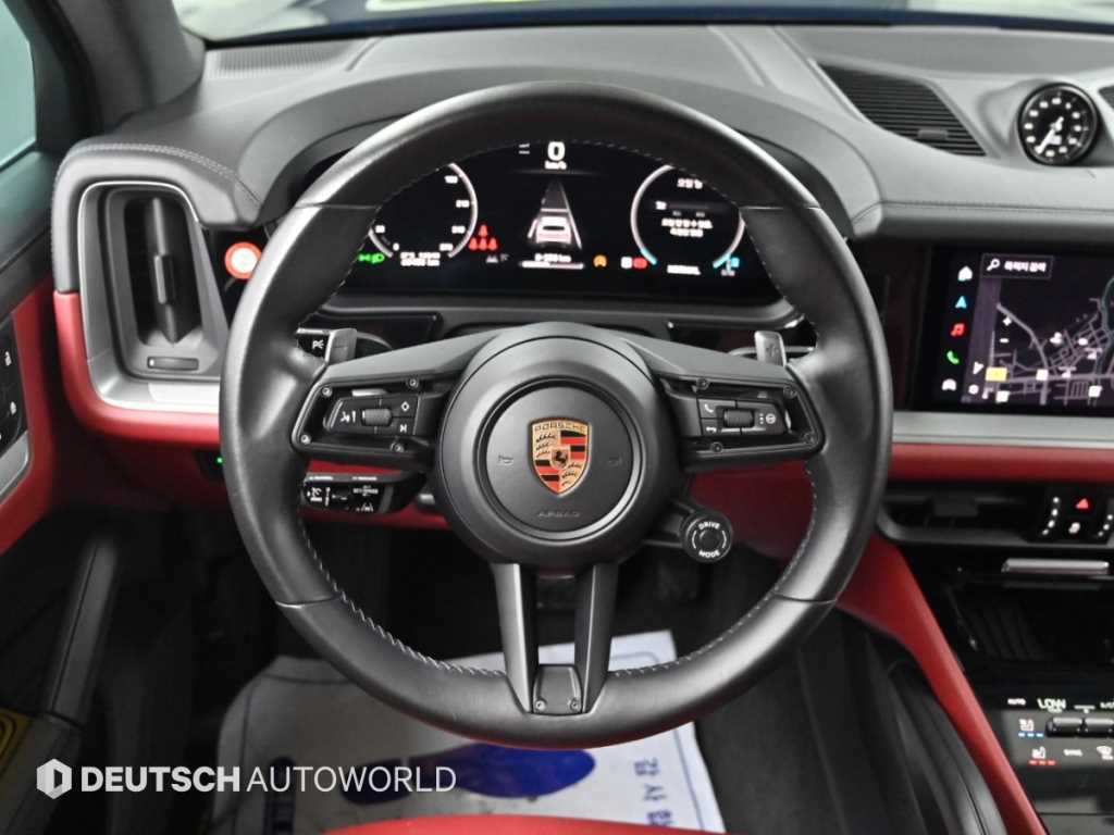 Porsche Cayenne — photo 13