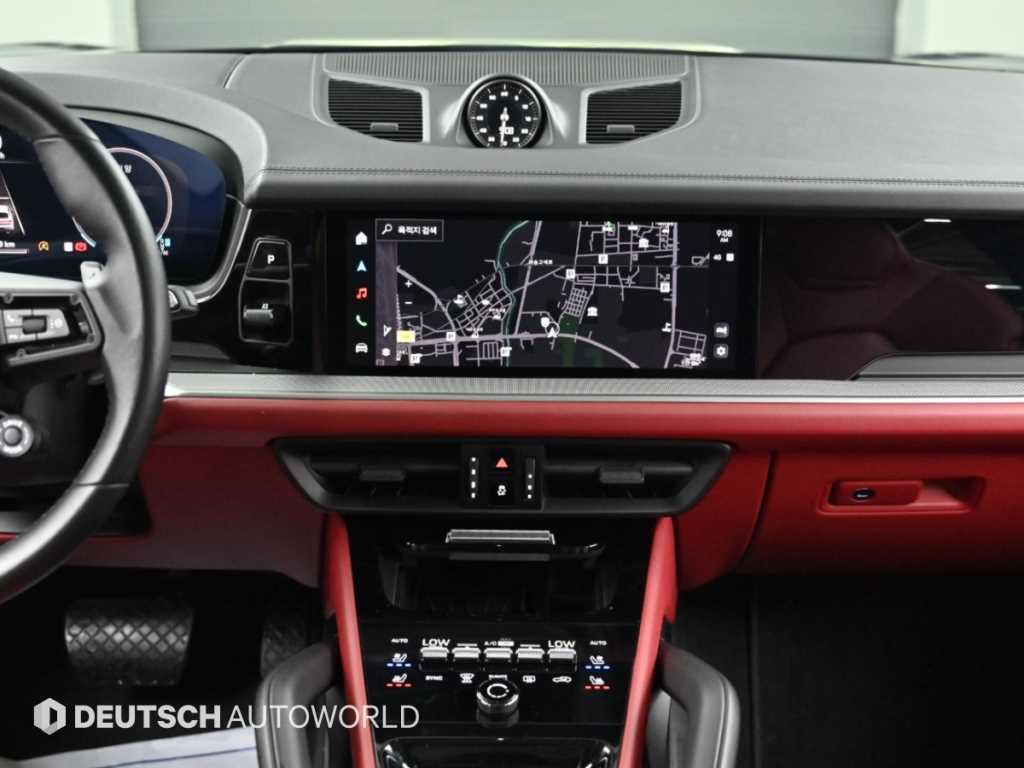 Porsche Cayenne — photo 14