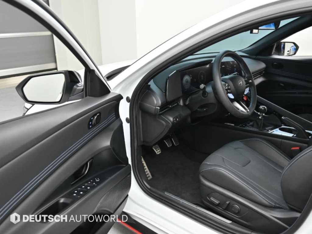 Hyundai Avante — photo 11