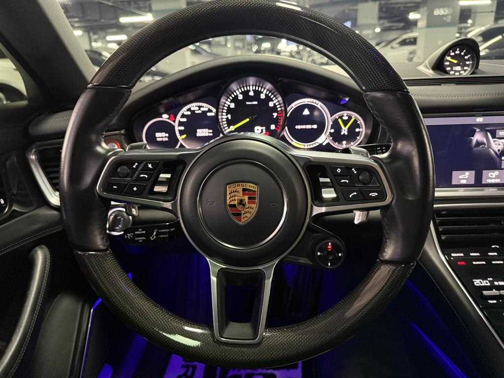 Porsche Panamera — photo 09