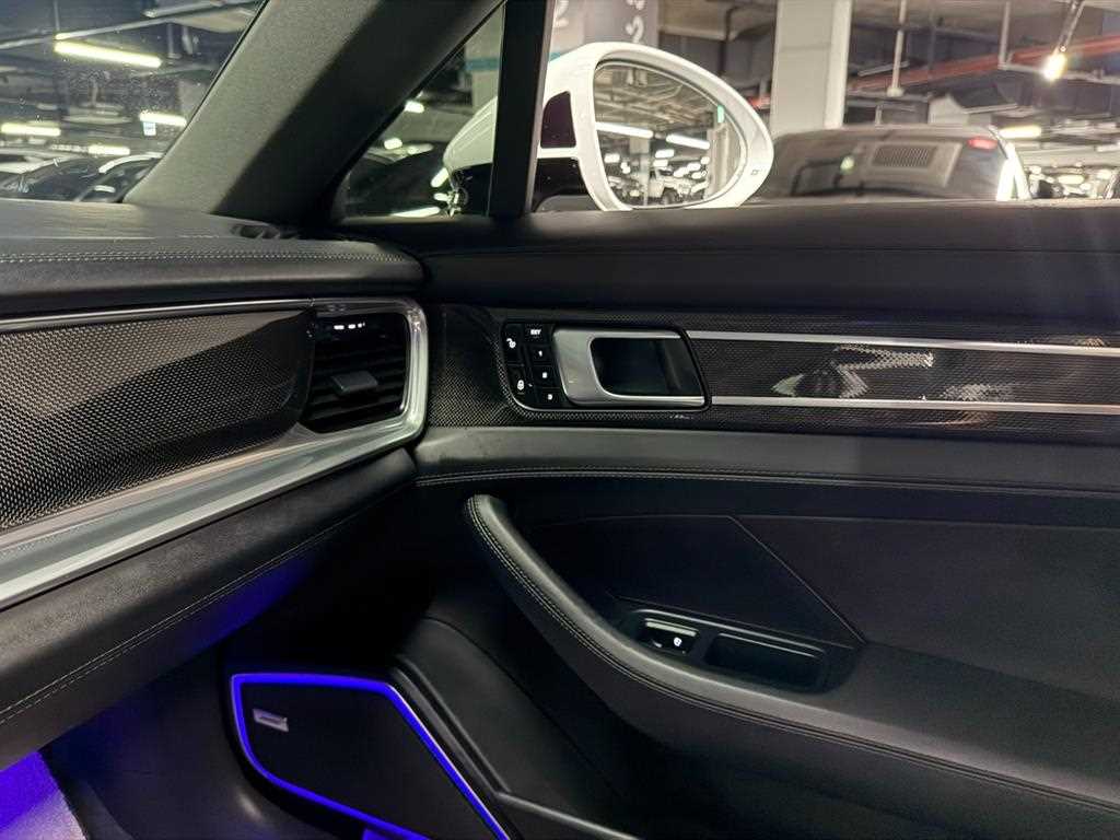 Porsche Panamera — photo 17