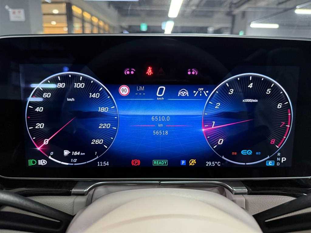 Mercedes-Benz S-Class — photo 08