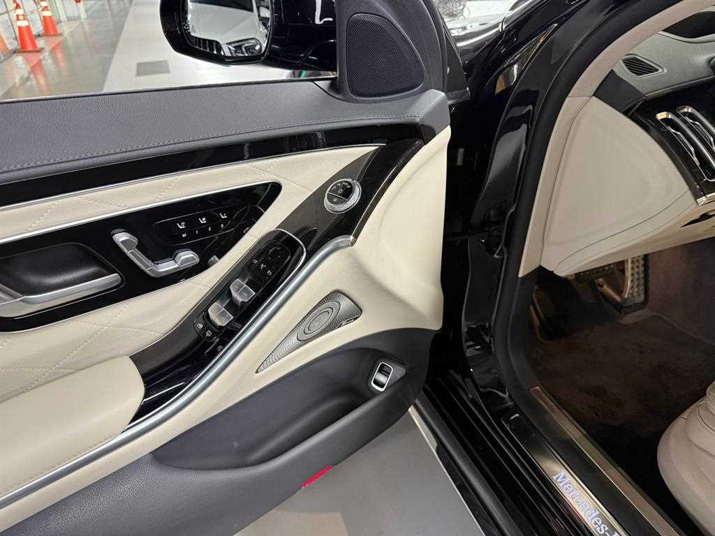 Mercedes-Benz S-Class — photo 12