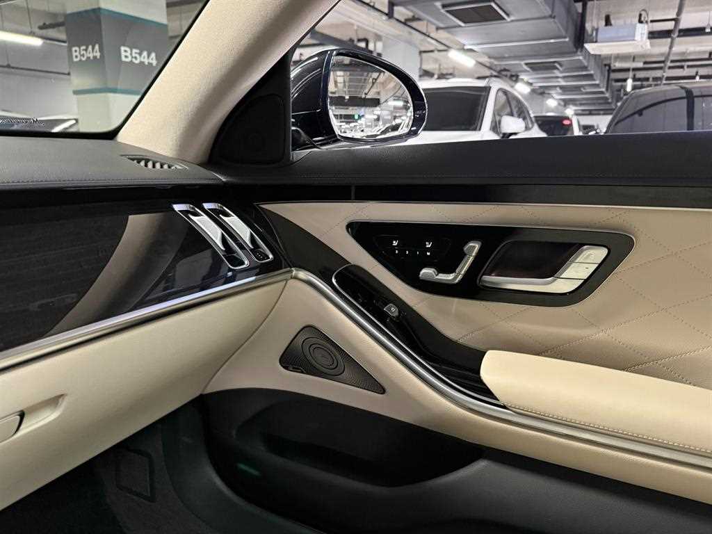 Mercedes-Benz S-Class — photo 17
