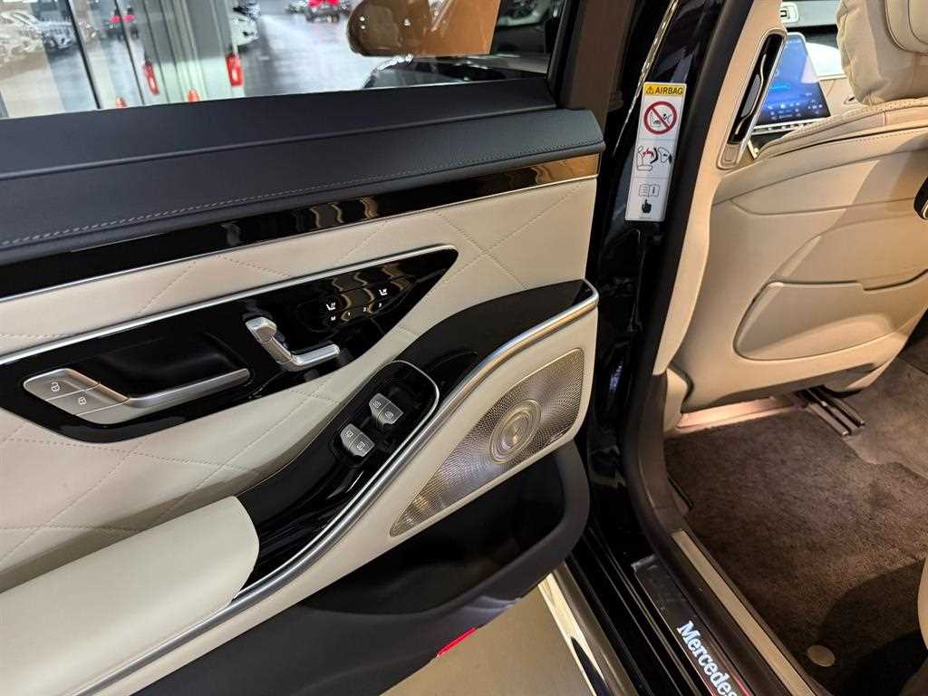 Mercedes-Benz S-Class — photo 18