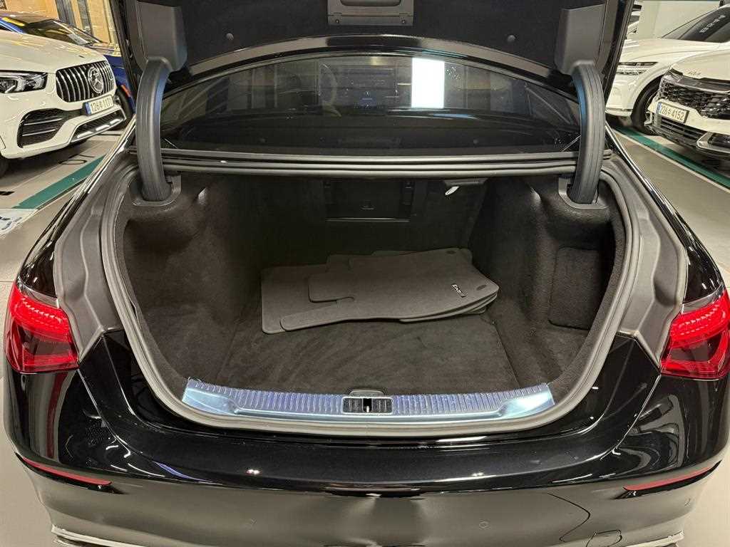 Mercedes-Benz S-Class — photo 19