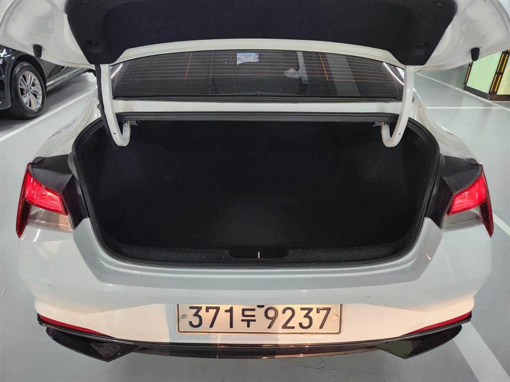 Hyundai Avante — photo 05