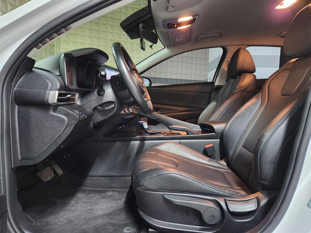 Hyundai Avante — photo 06