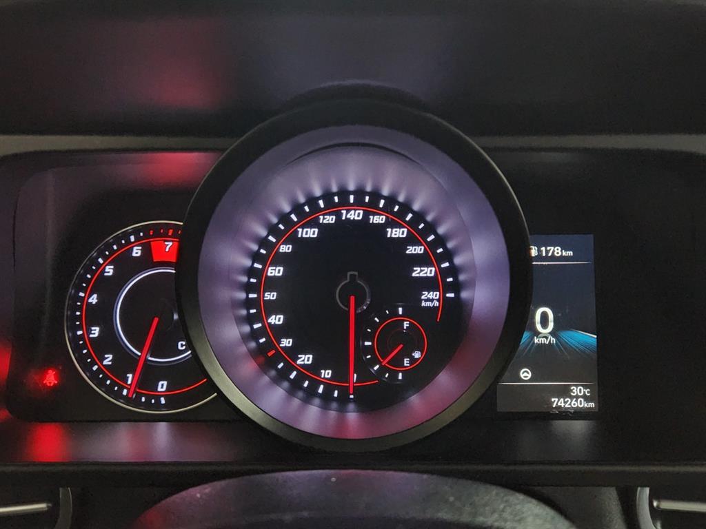 Hyundai Avante — photo 09